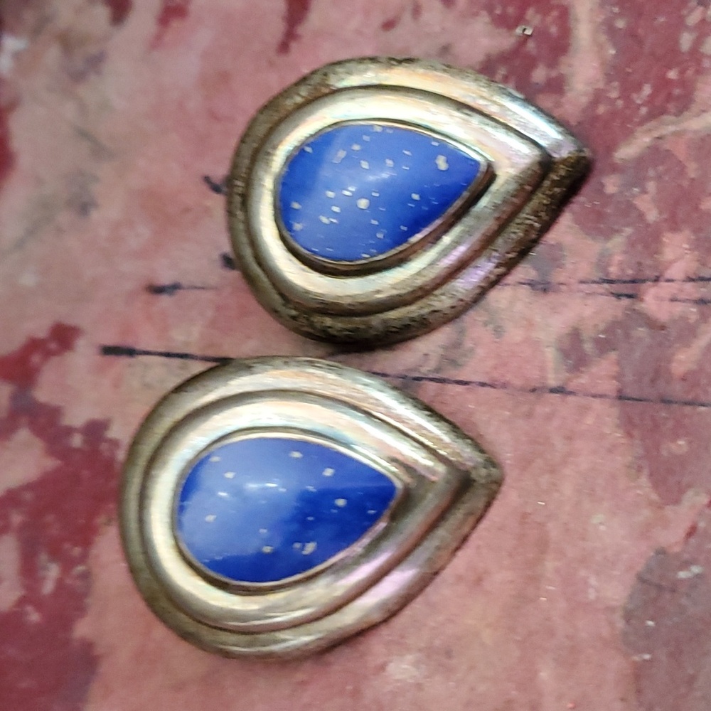 Sterling silver and lapis  earrings. DX545
